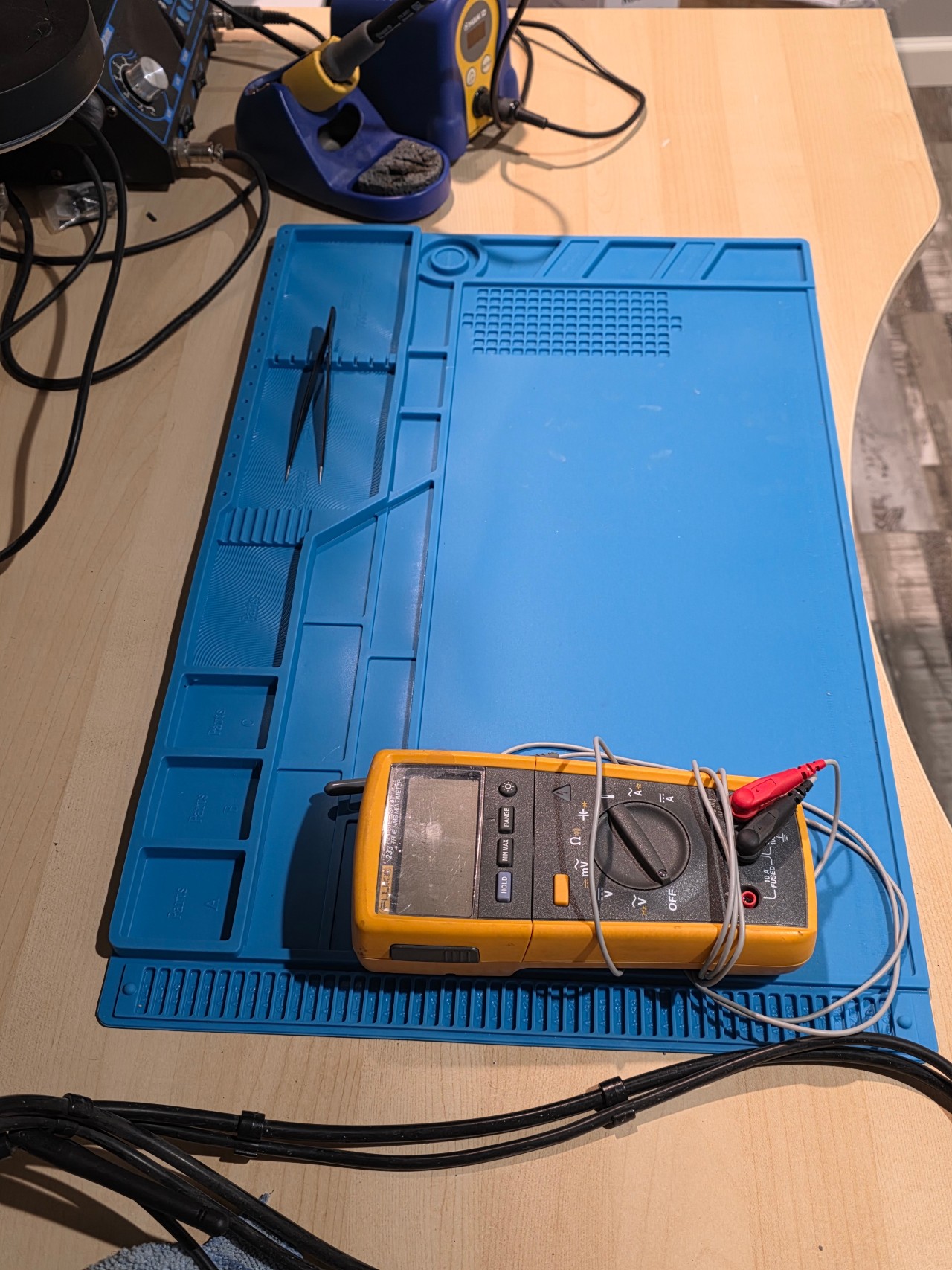 Kaisi S-180 Silicone Soldering Mat Review: Protect Your Electronics Workbench kaisi s 180